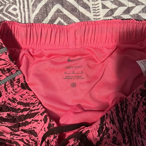 Nike shorts - Picture 3 of 5